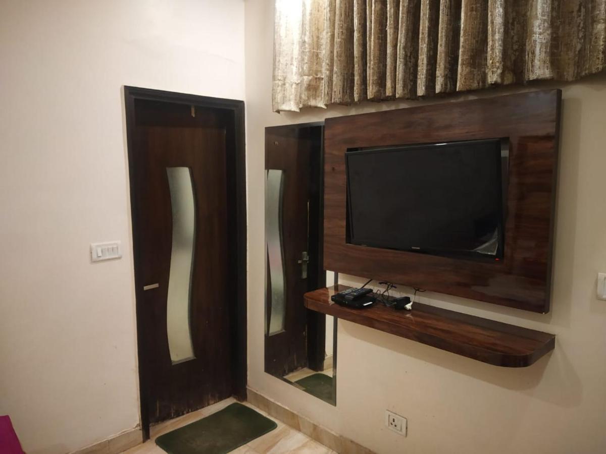 ניו דלהי Adb Rooms Hotel Indo Continental מראה חיצוני תמונה